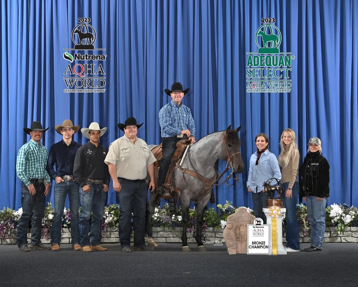 Pride And Joyy with his AQHA Junior Heeling World Championship team