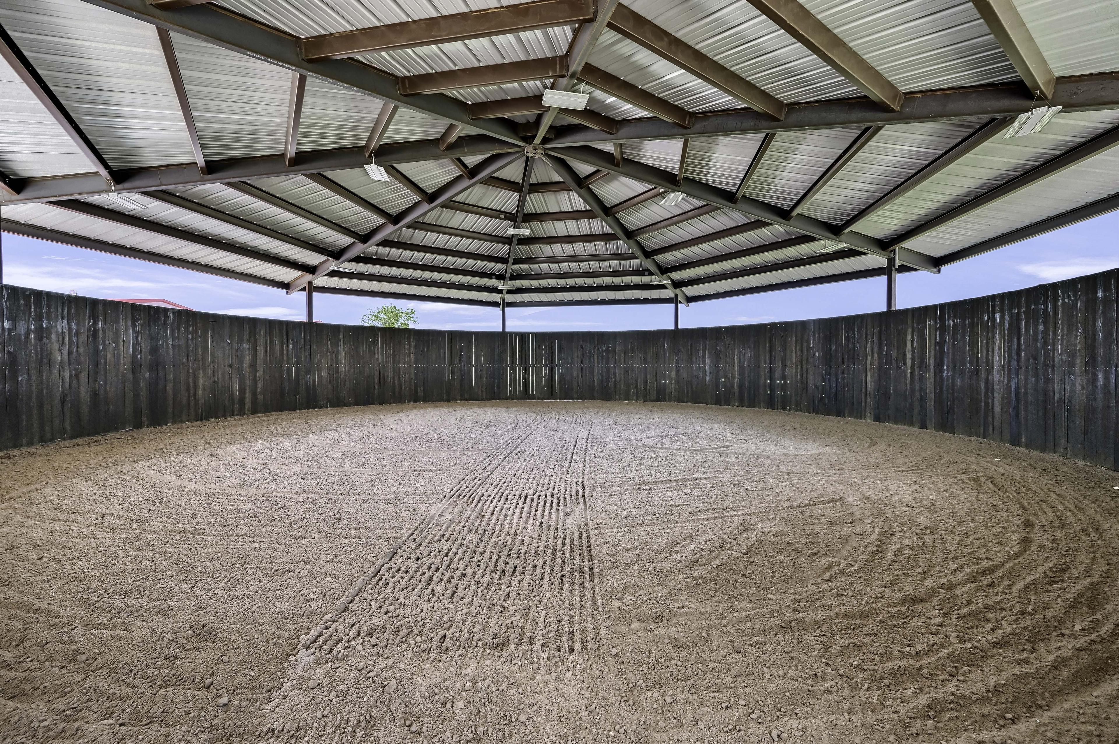 Inside the covered round pen at Solo Select North